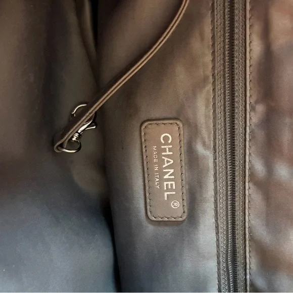 CHANEL Silver Perforated Shoulder Bag - Picture 6 of 8